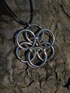 Helm chain pendant V1
