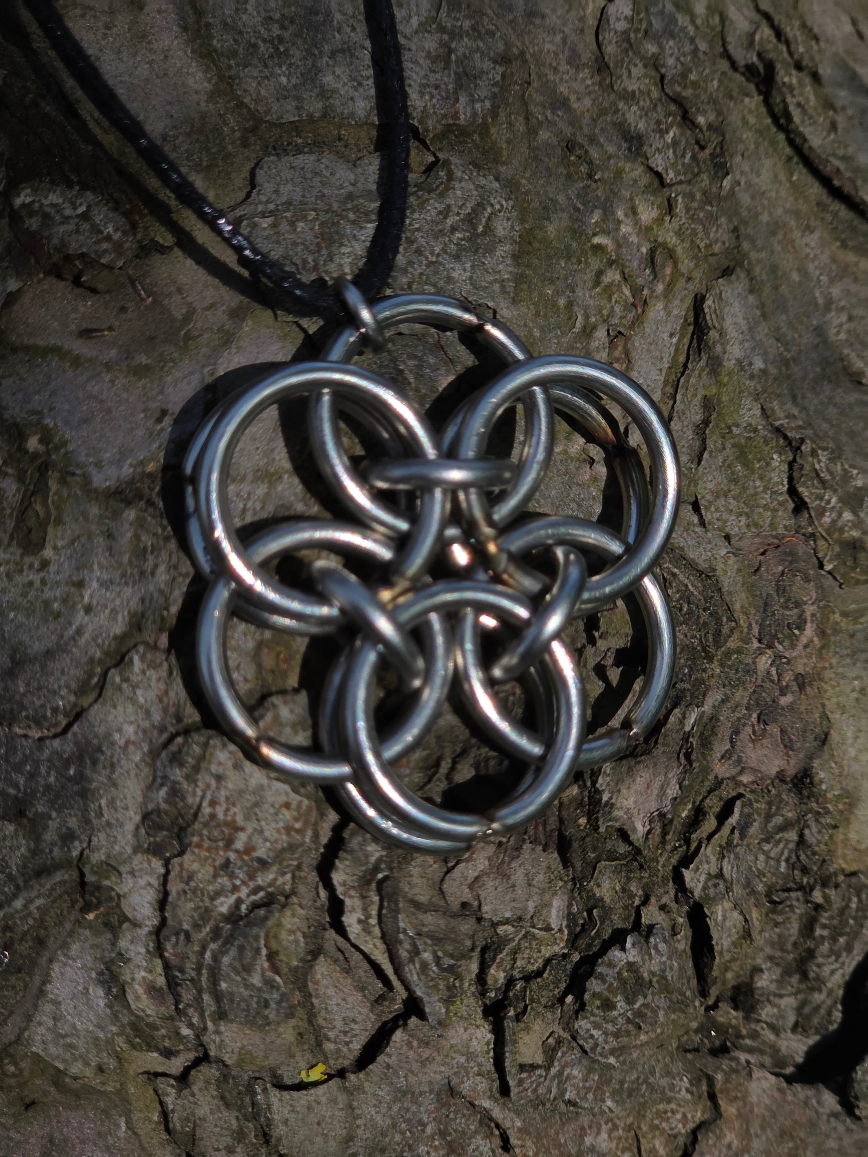 Helm chain pendant V1