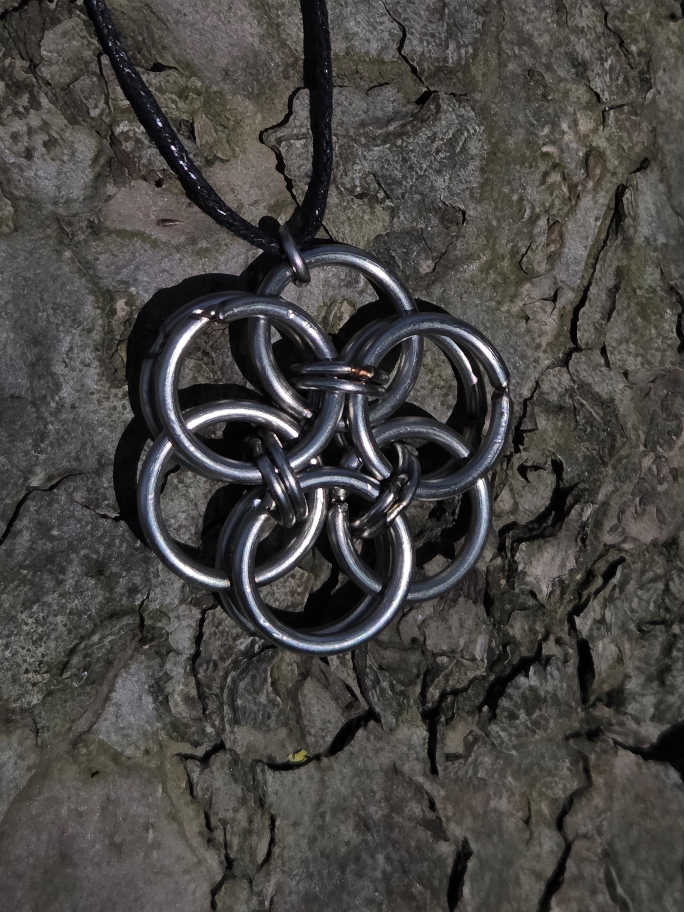 Helm chain pendant V2