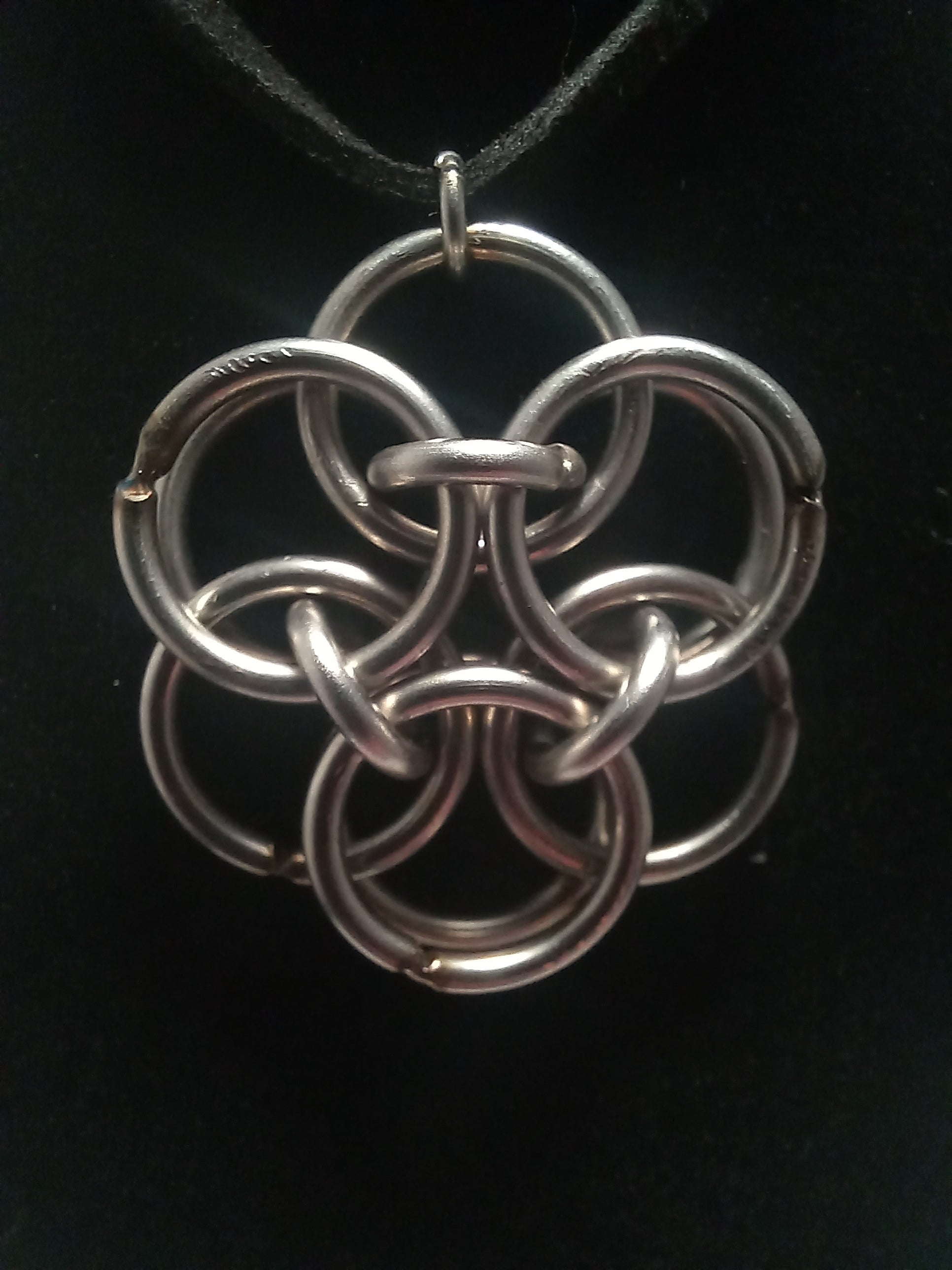 Helm chain pendant V1